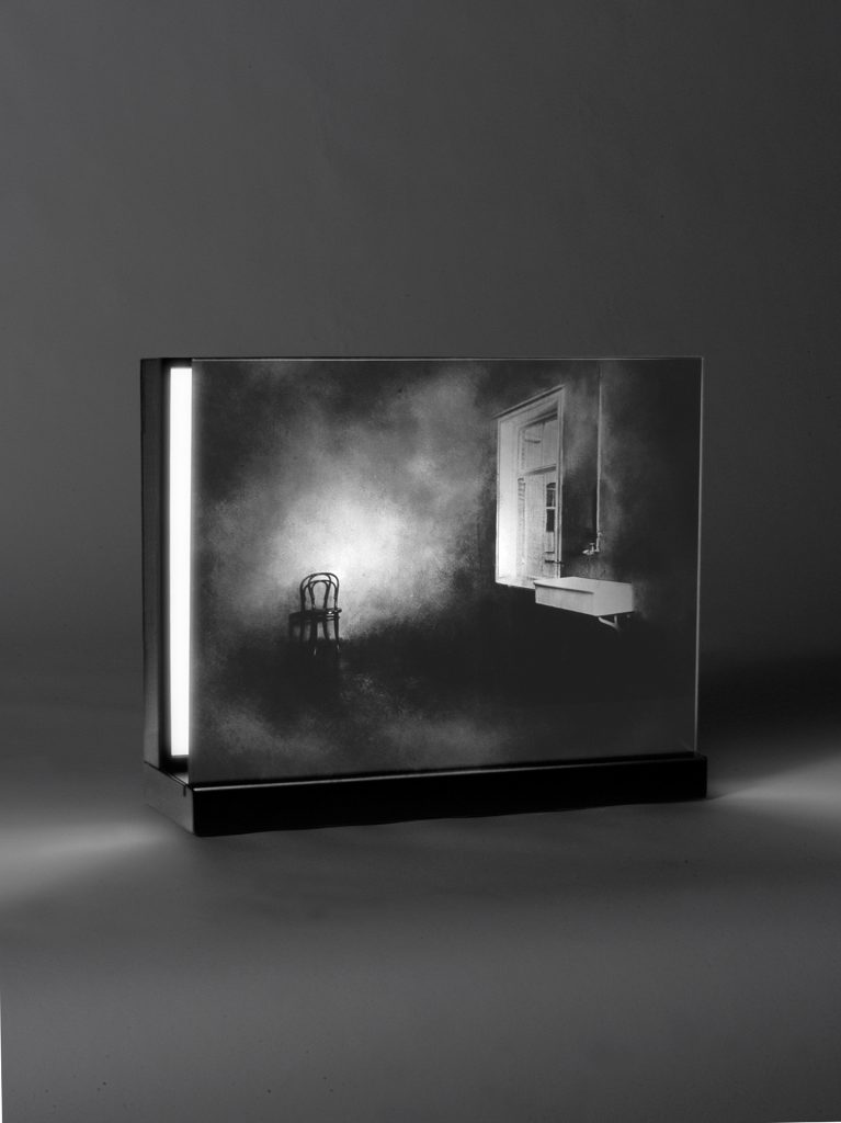 Room with a window (1999-2004). Emulsion on glass, light, lacquered wood. 40 x 50 x 17 cm 