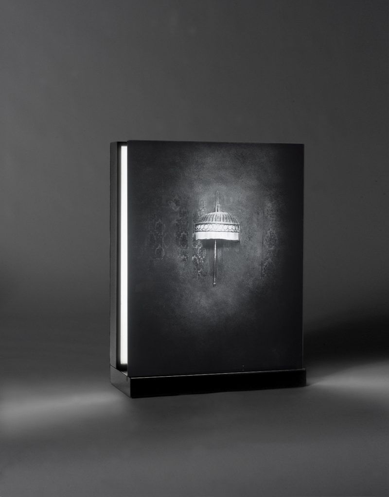 Abat jour (1997-2000). Emulsion on glass, light, lacquered wood. 53 x 40 x 17 cm