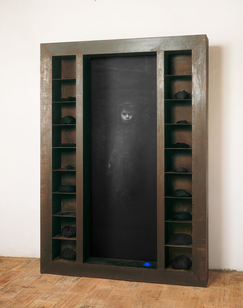 The threshold. Iron, macrodevelopment of photographic image, black sand. Collection of the Houston Museum of Art, USA. 172 x 122 x 17cm