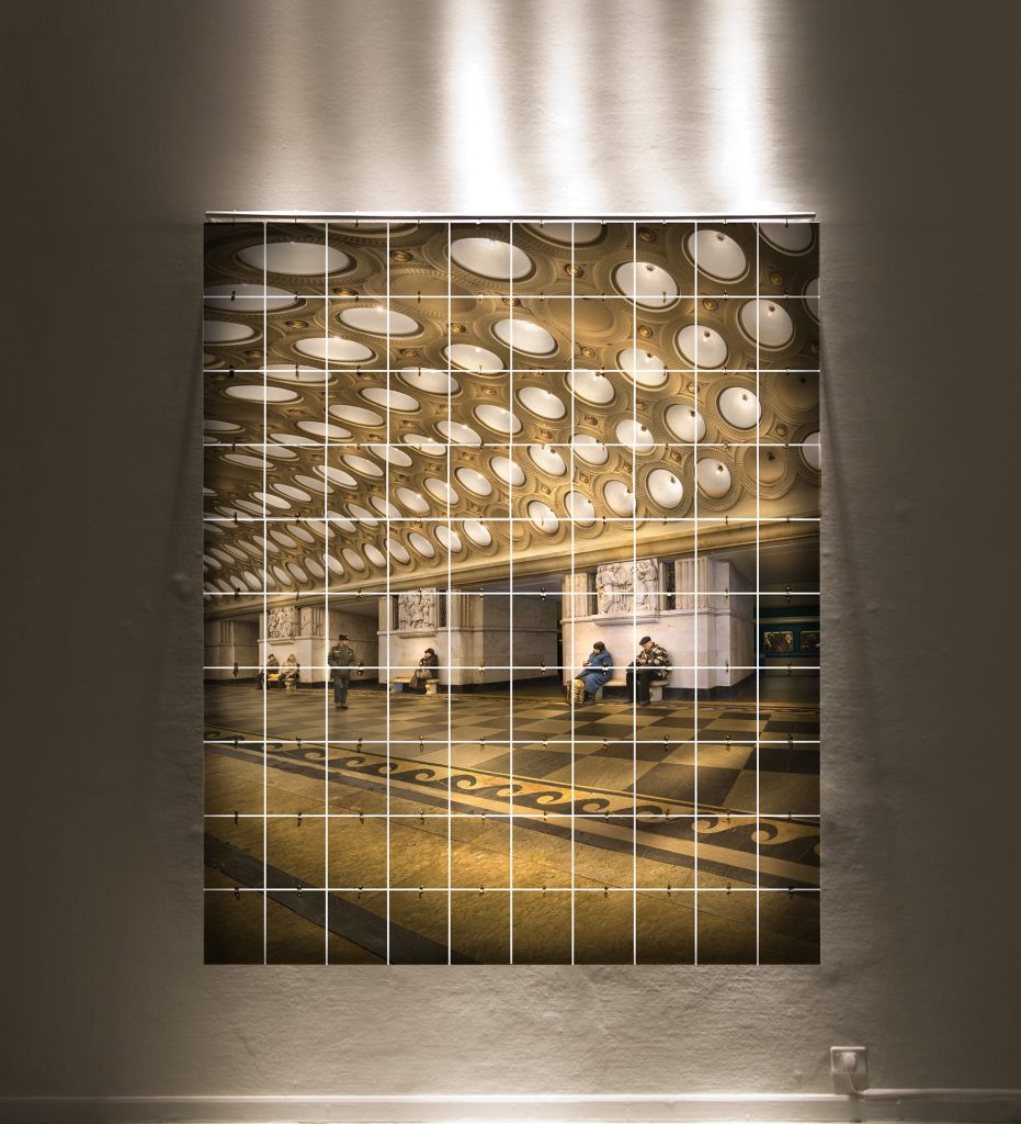 Elektrozavodskaya I (2006-2010). Image on glass, light, metal 250 x 200 x 200 cm