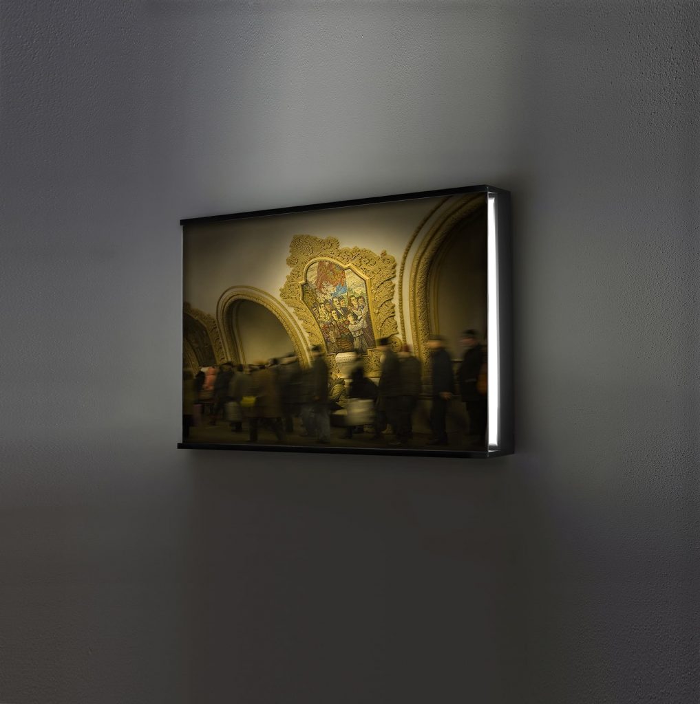 Kievskaia II (side view)(2007-2010). Image on glass, lacquered wood, metal, light. 38 x 43 x 16,5 cm