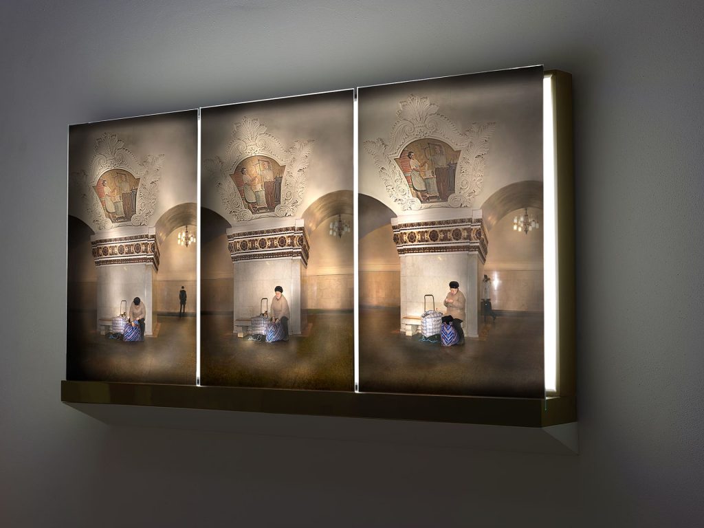 Kievskaja (side view)(2007-2009). Image on glass, lacquered wood, light. 96 x 182 x 20 cm