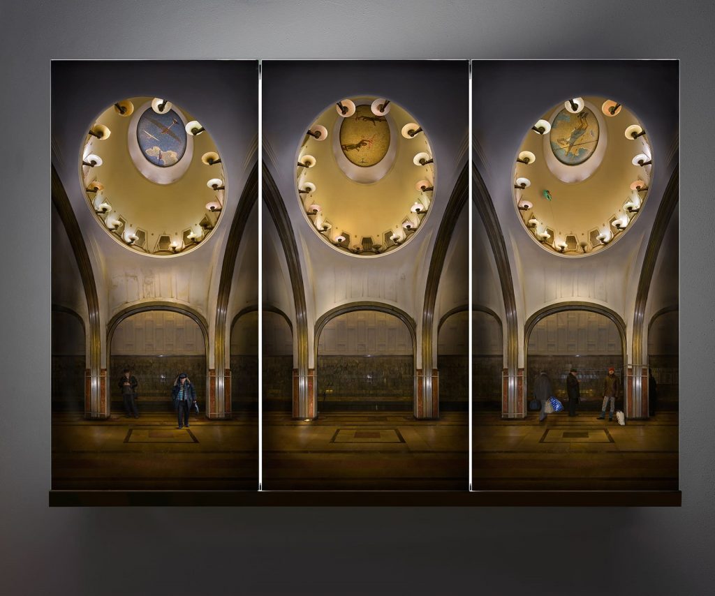 Maiakovskaja (2007-2009). Image on glass, light, lacquered wood, metal. 225 x 302 x 30,5 cm