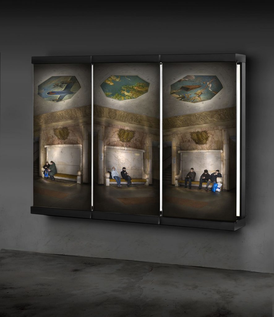 Novokuznezkaja (side view)(2007-2009). Image on glass, lacquered wood, light. 225 x 302 x 30,5 cm