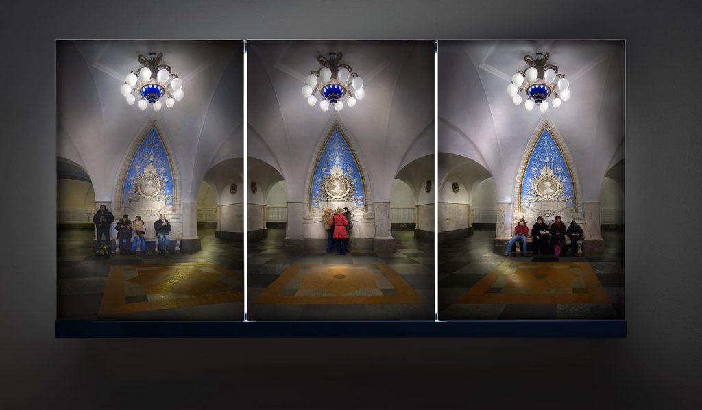 Taganskaia (2007-2009). Image on glass, lacquered wood, light. 96 x 182 x 20 cm