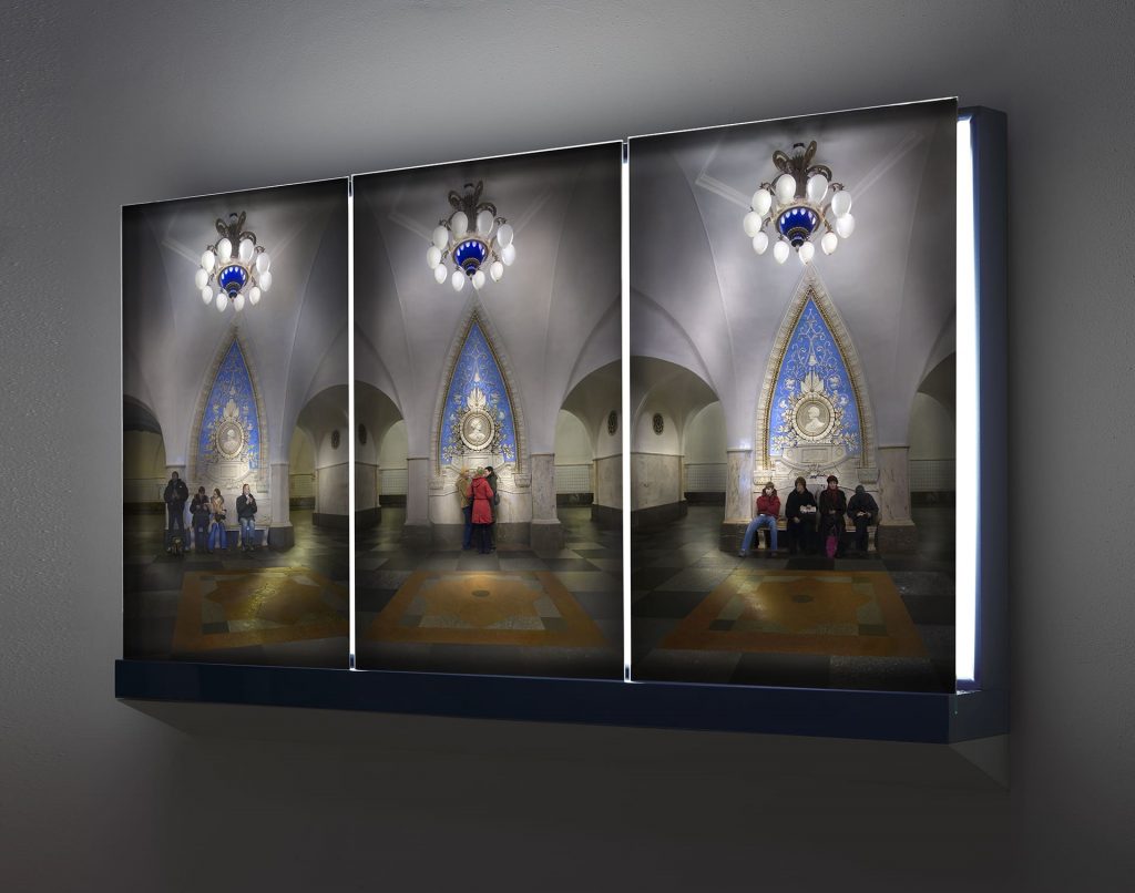 Taganskaia (side view)(2007-2009). Image on glass, lacquered wood, light. 96 x 182 x 20 cm